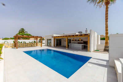 Villa in Alicante - view 1