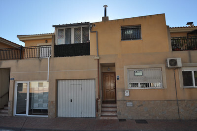 House in Pinoso - view 1