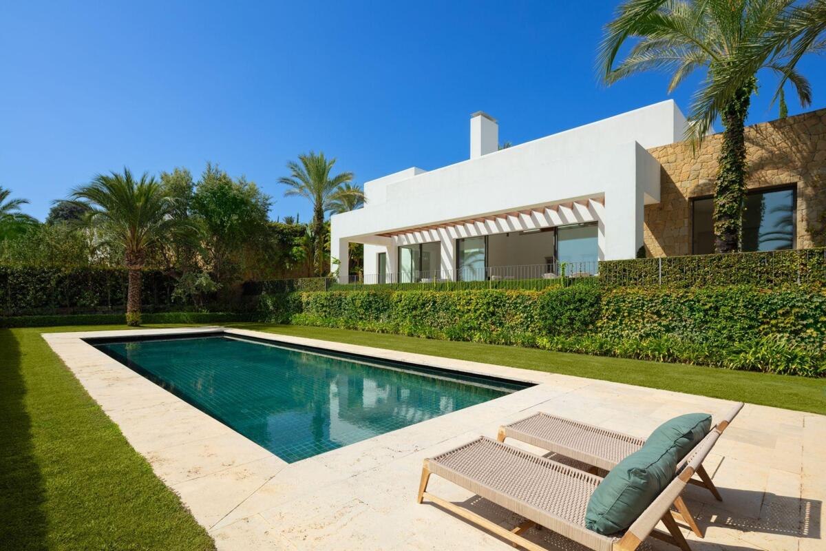 Villa in Casares de Arbas - view 1