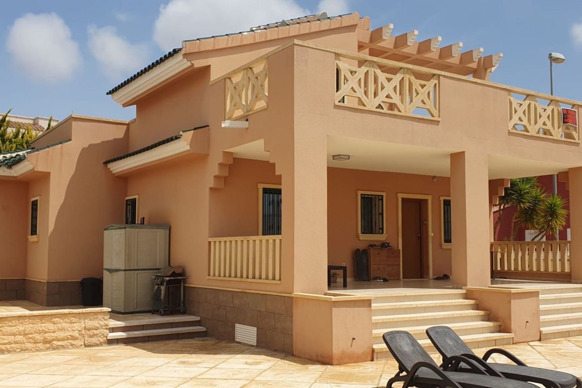 Villa in Alicante - view 1