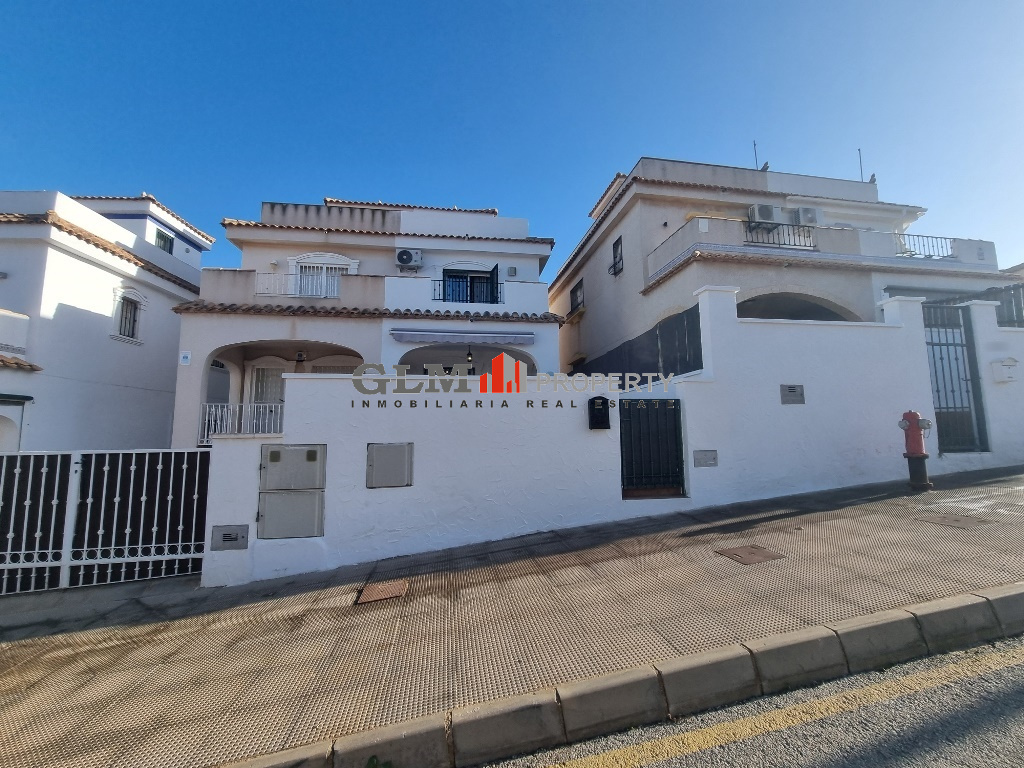 Apartment in El Carmoli - view 1