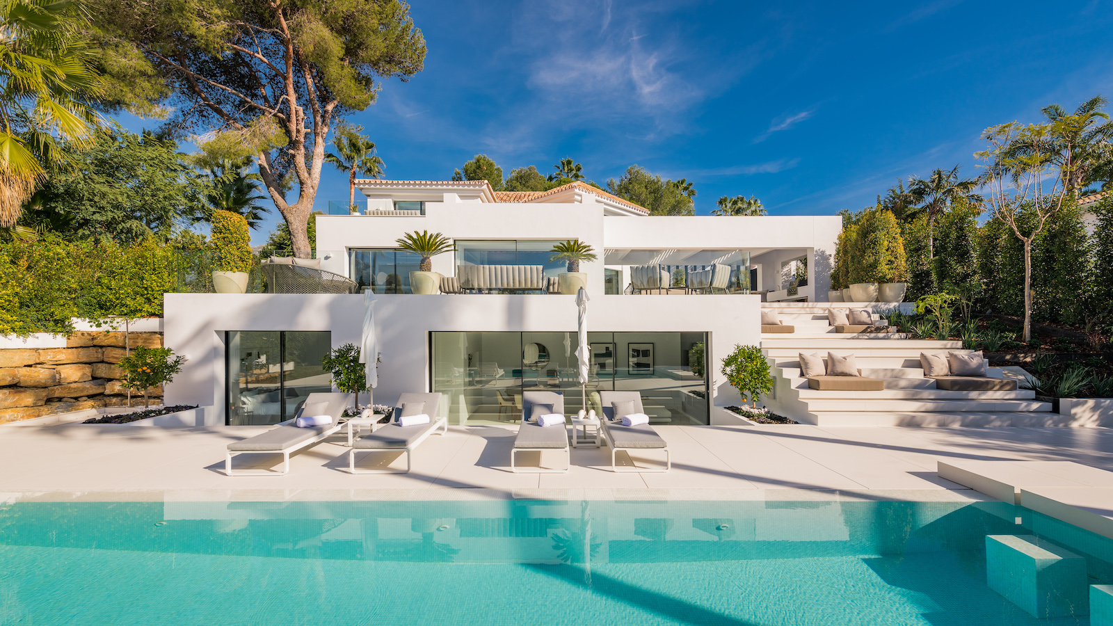 House in Marbella Del Este - view 1
