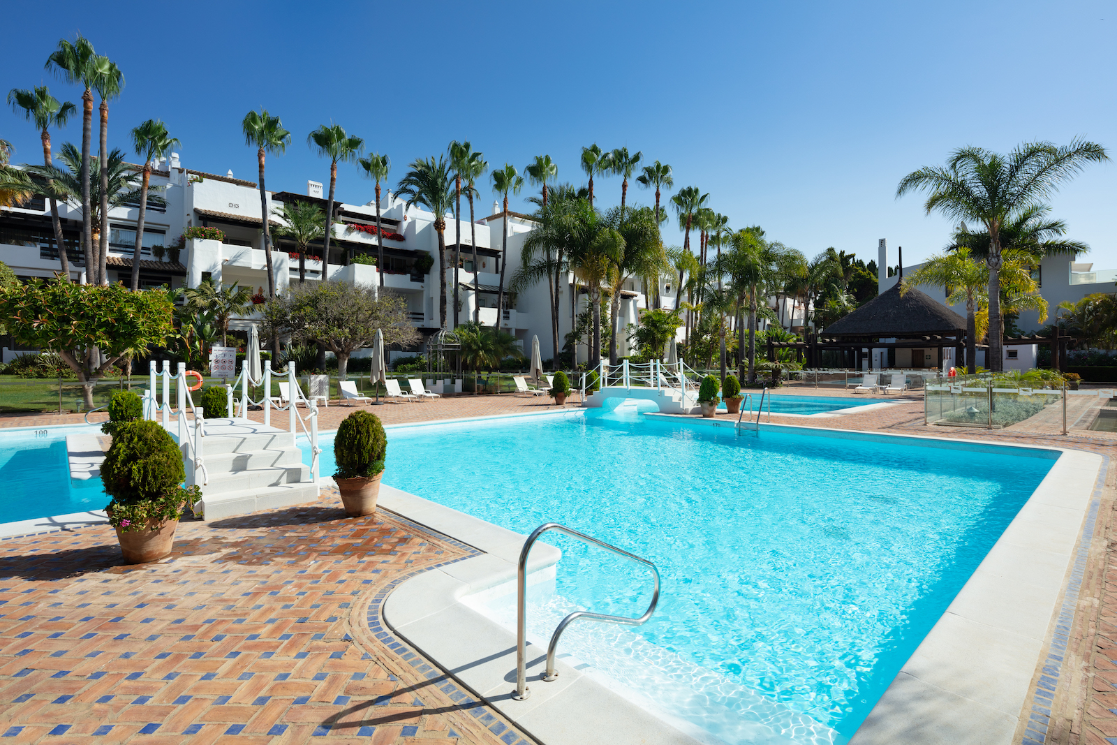 Apartment in Marbella Del Este - view 1