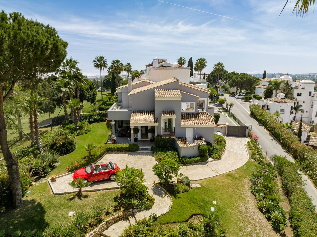 House in Marbella Del Este - view 1