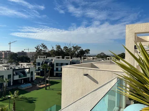Penthouse in Alicante - view 1