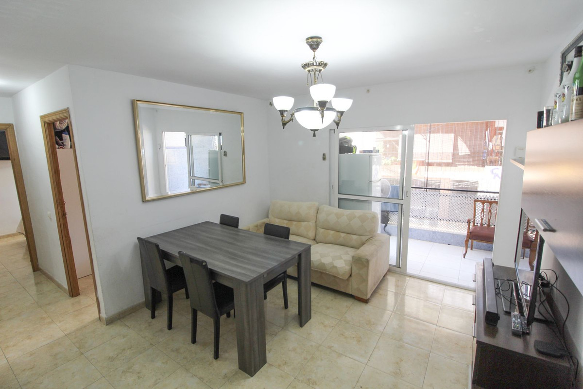 Apartment in Marbella Del Este - view 1