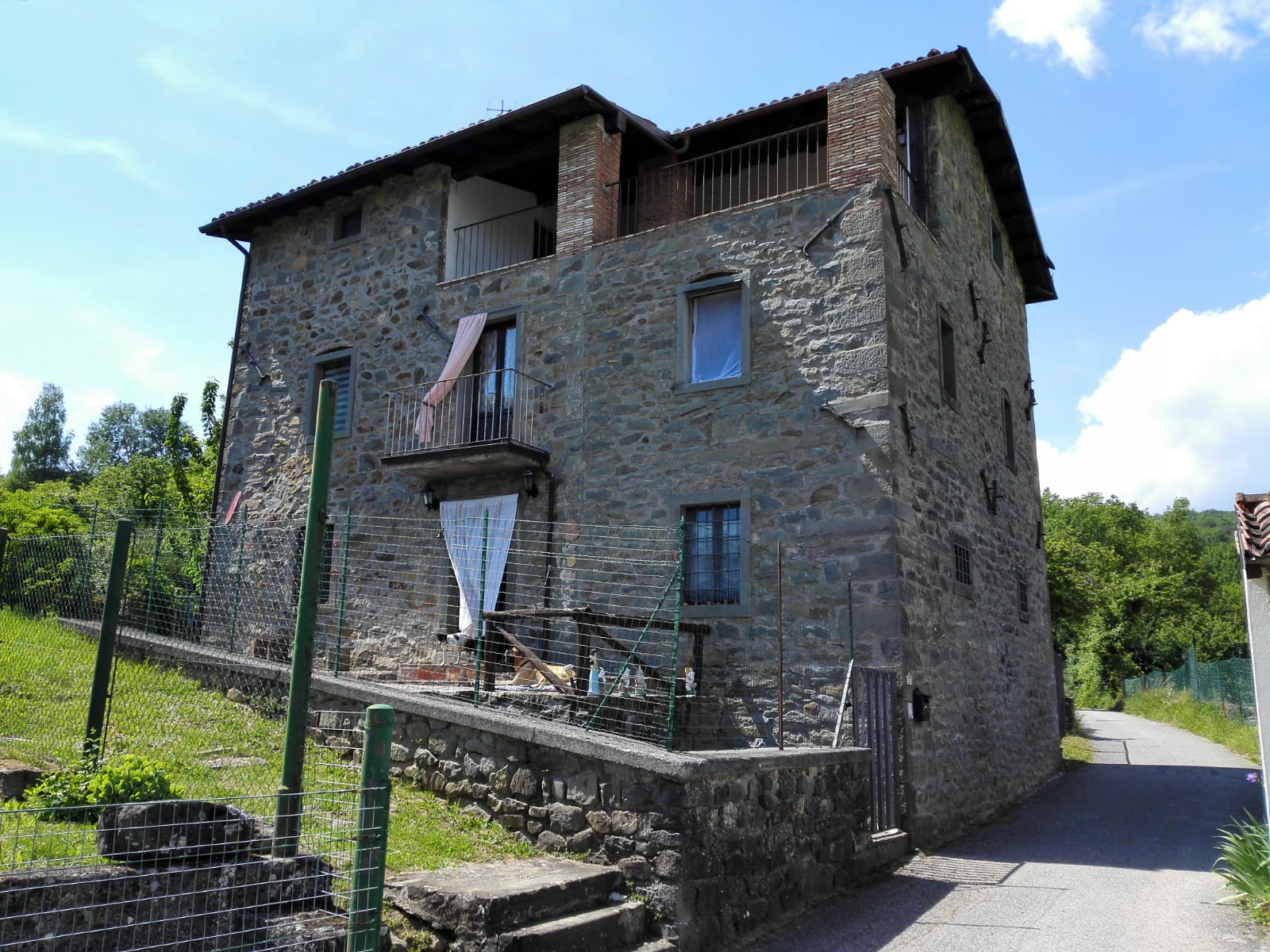 House in Villa Collemandina - view 1