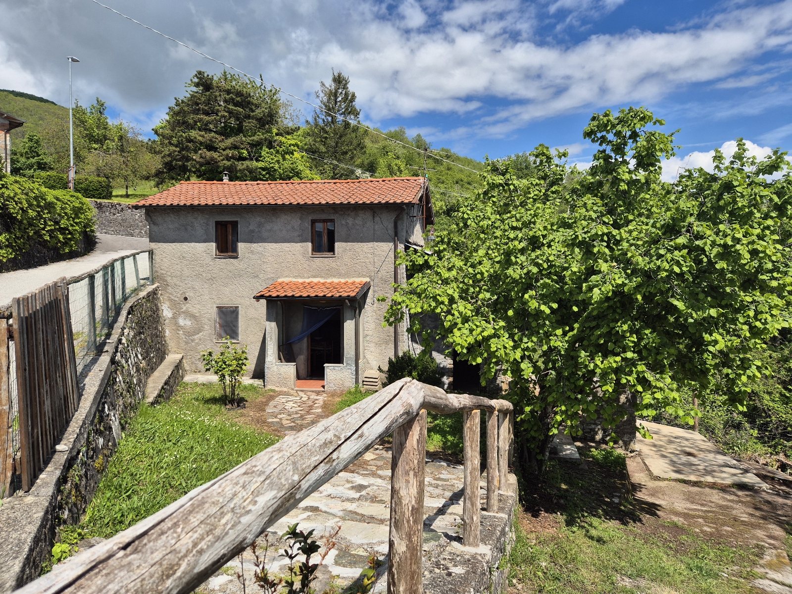 House in Castelnuovo di Garfagnana - view 1