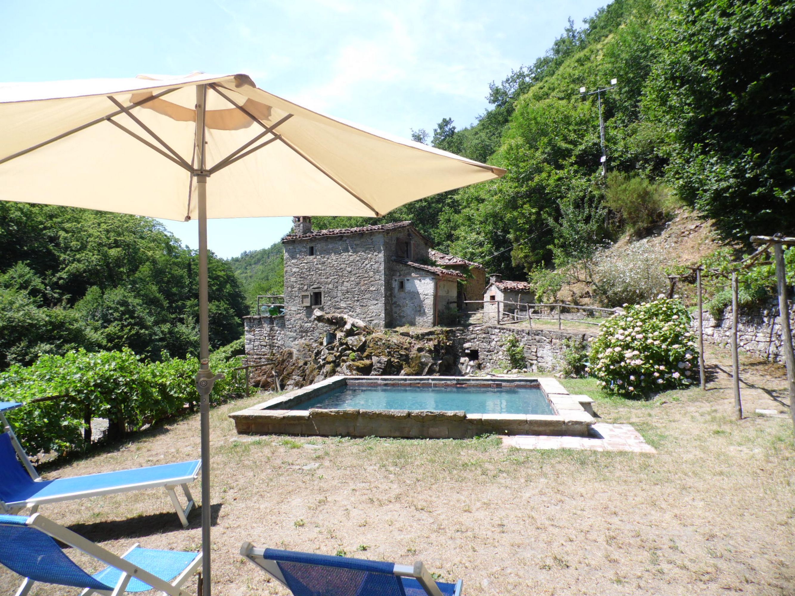 House in Pieve Fosciana - view 1