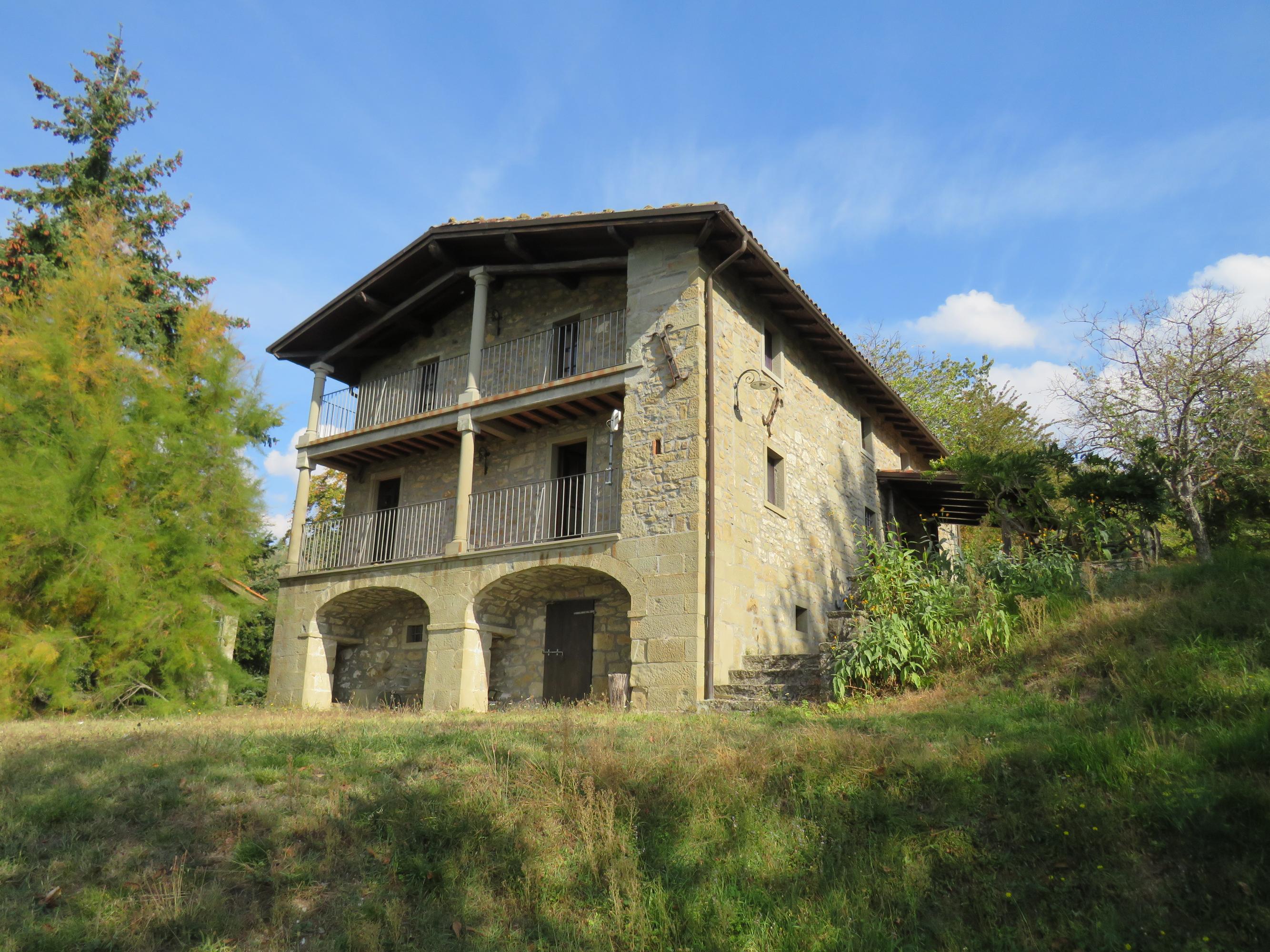 House in Castiglione di Garfagnana - view 1