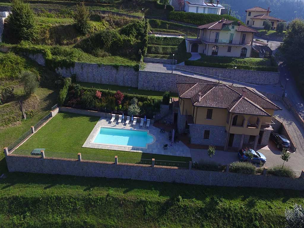 House in Castiglione di Garfagnana - view 1