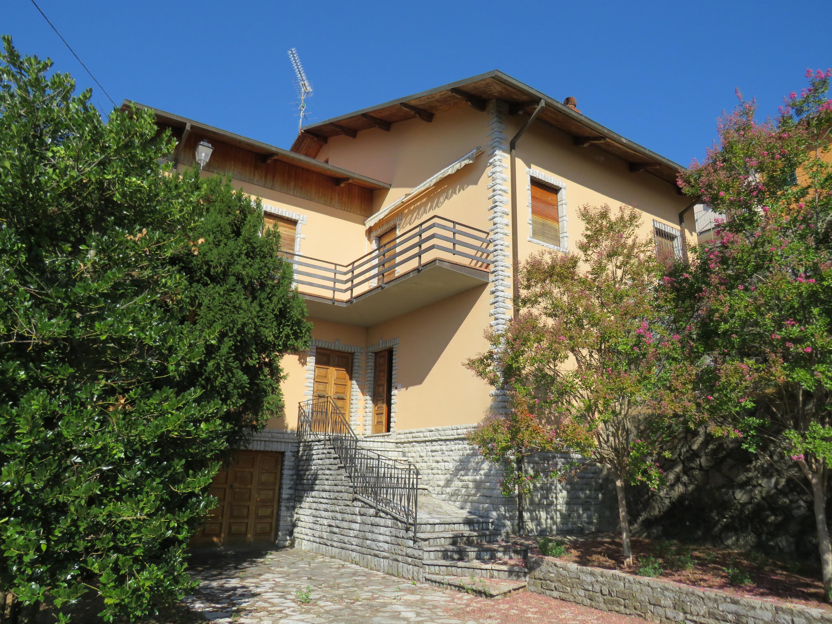 House in Molazzana - view 1
