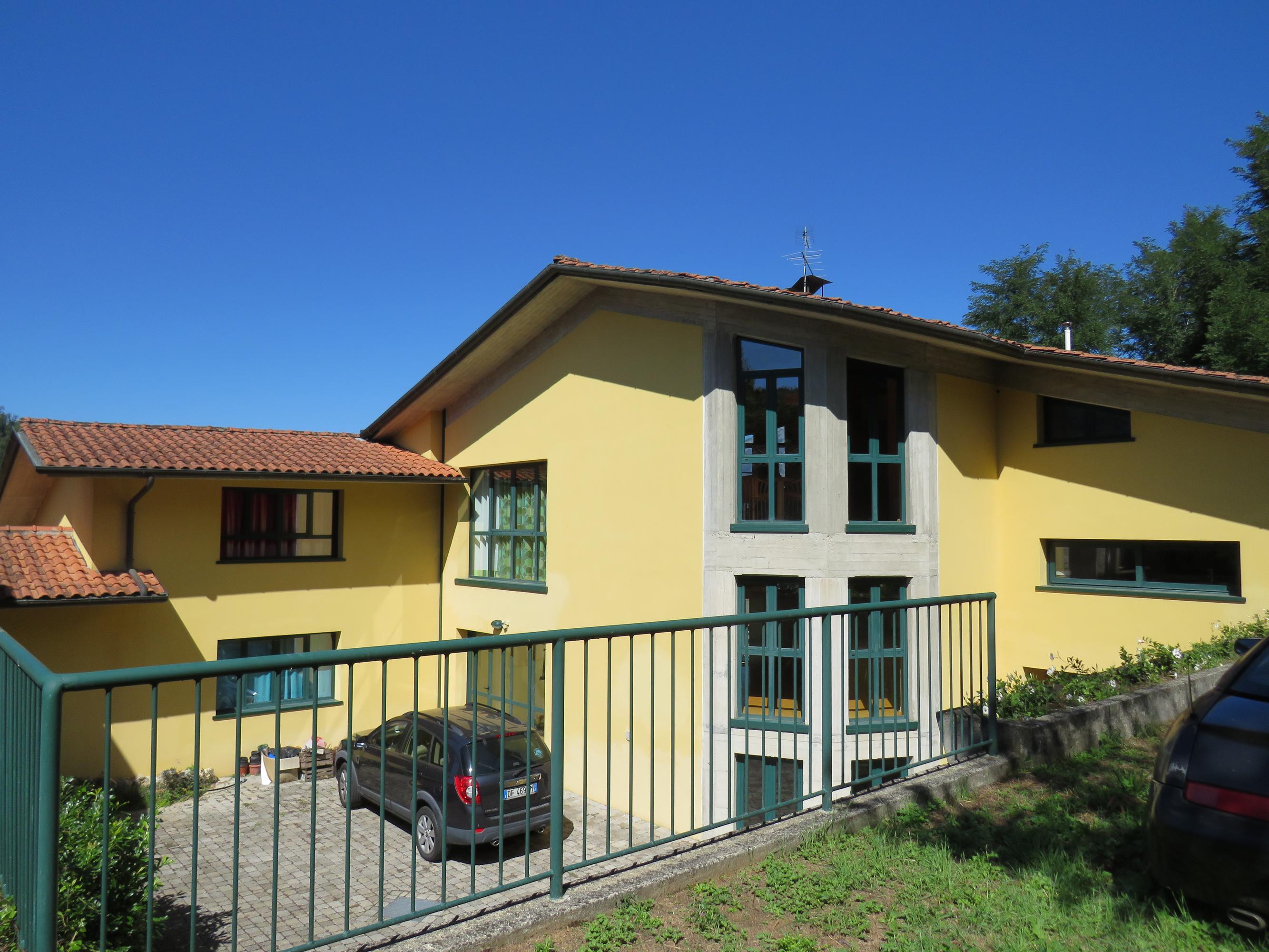House in Castelnuovo di Garfagnana - view 1