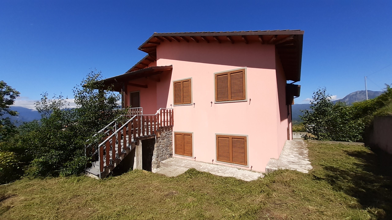 House in Pieve Fosciana - view 1