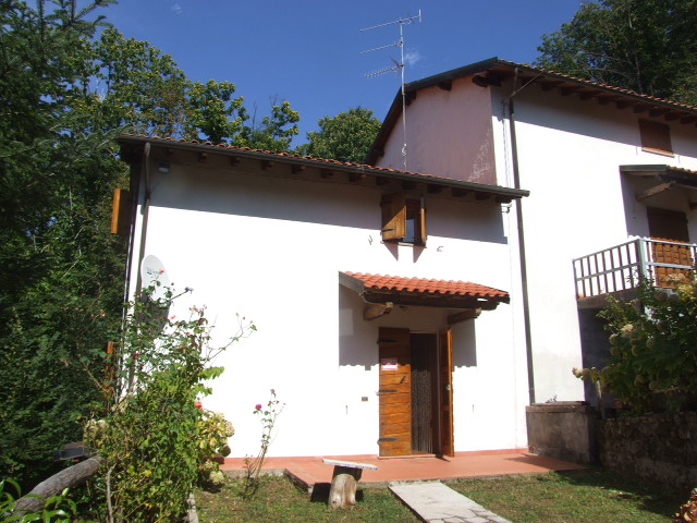 House in Molazzana - view 1