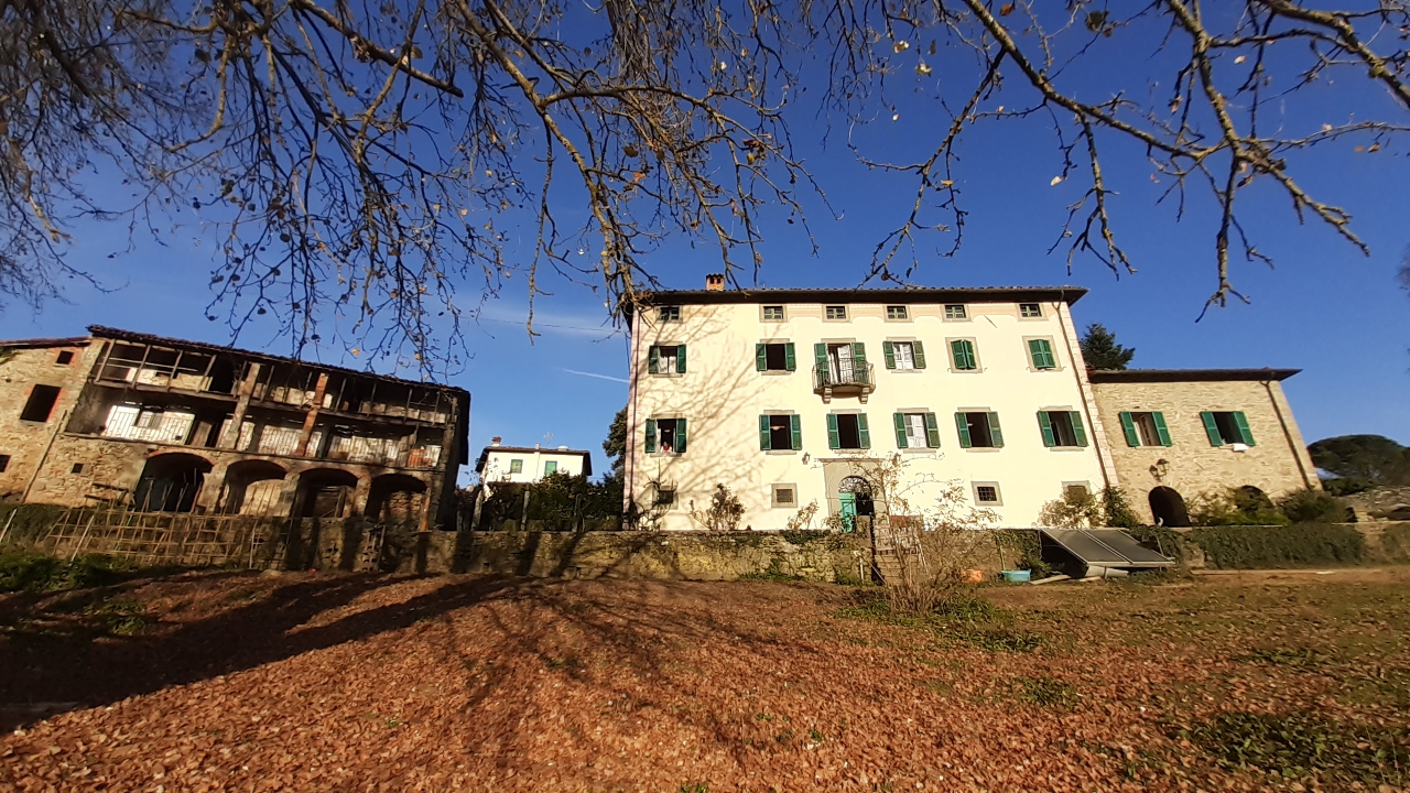 House in Villa Collemandina - view 1