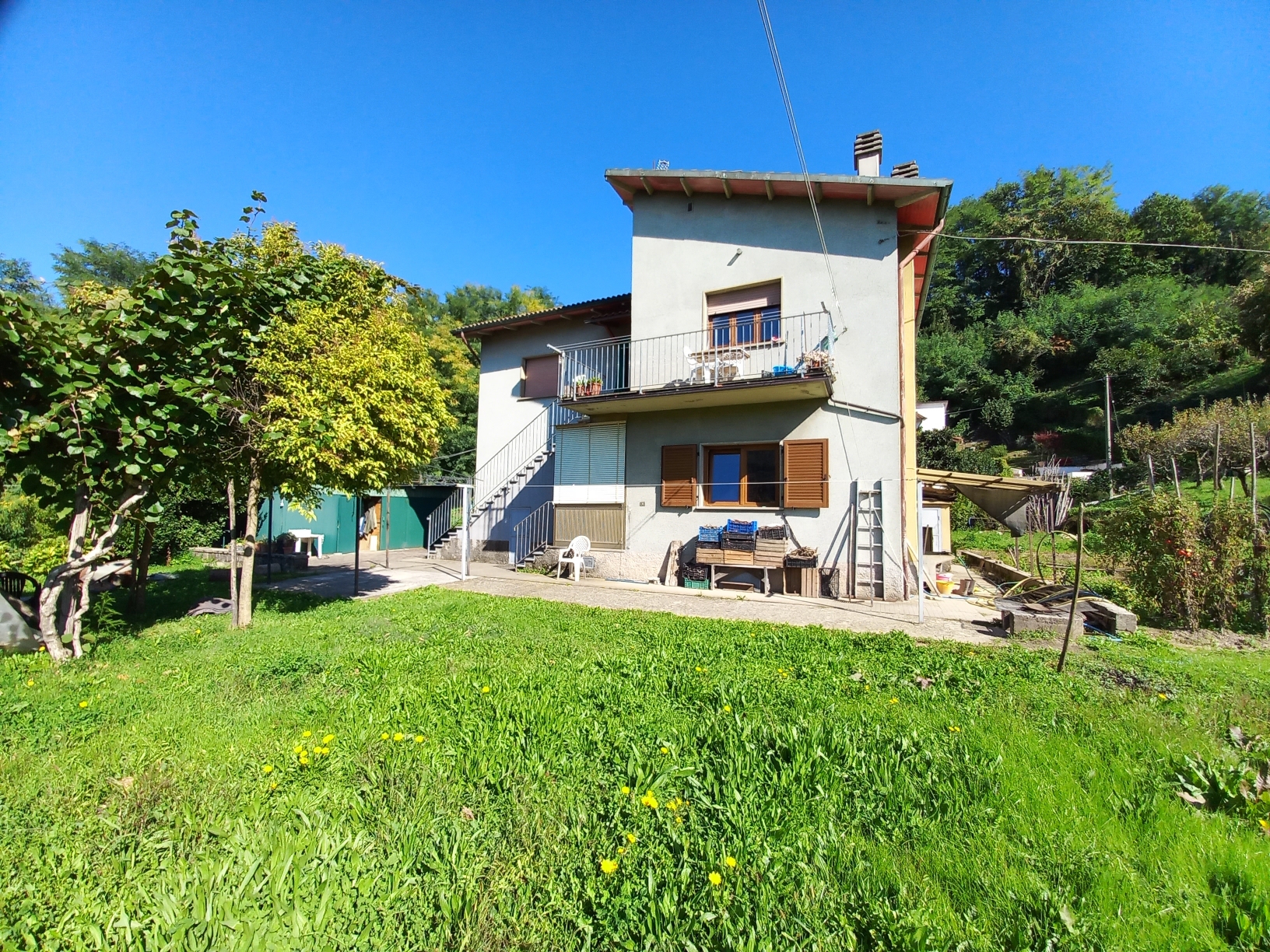 House in Castelnuovo di Garfagnana - view 1