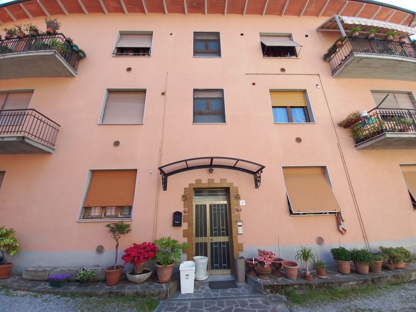 House in Castelnuovo di Garfagnana - view 1