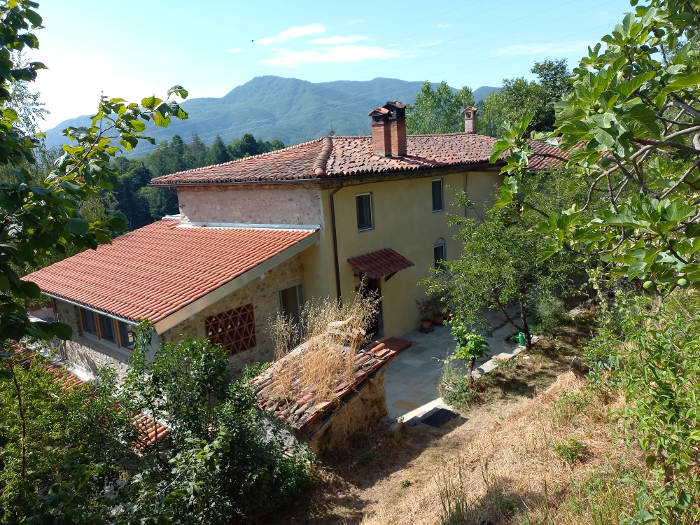 House in Molazzana - view 1
