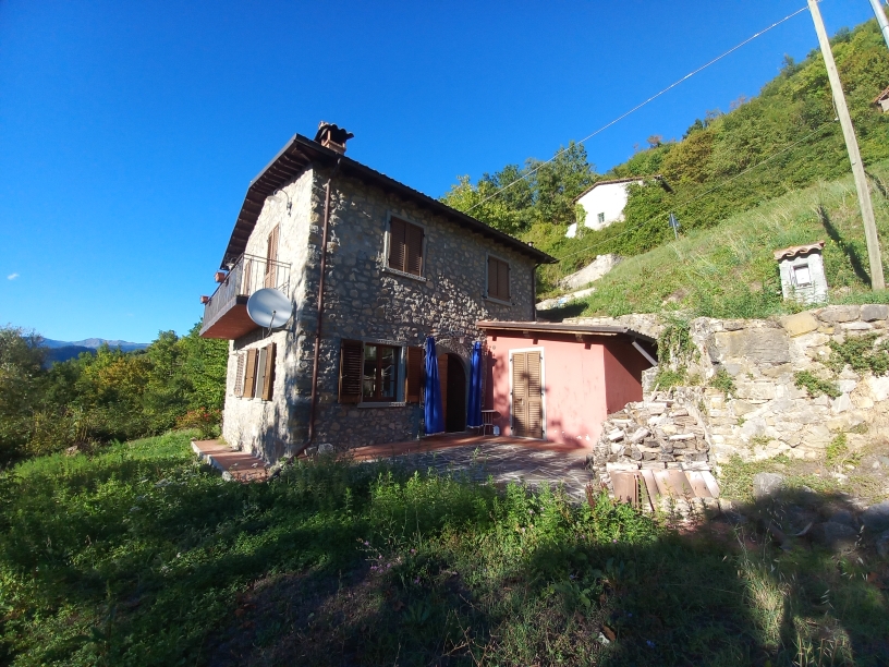 House in Fosciandora - view 1