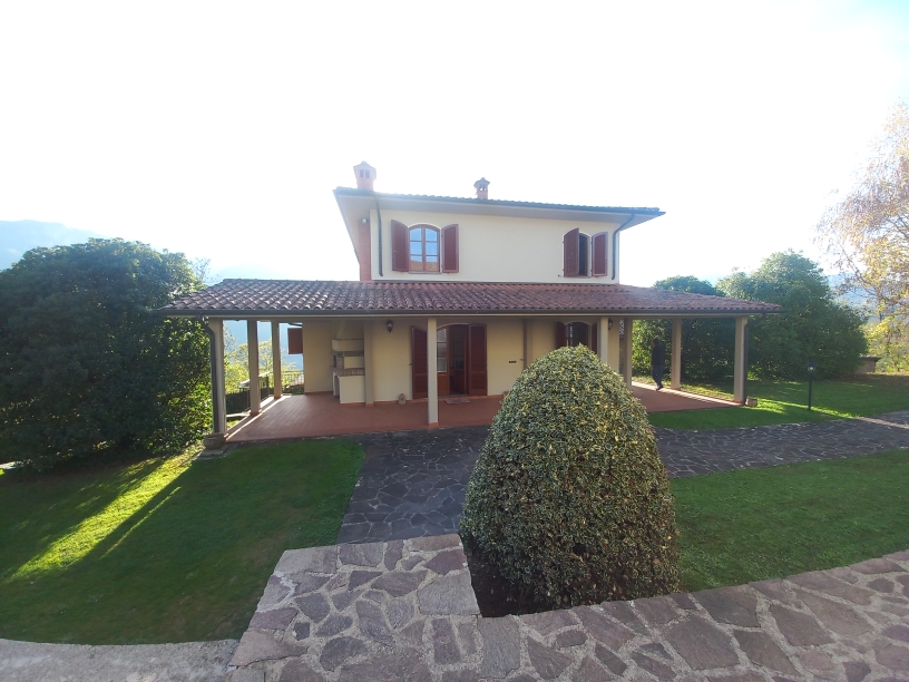 House in Barga - view 1