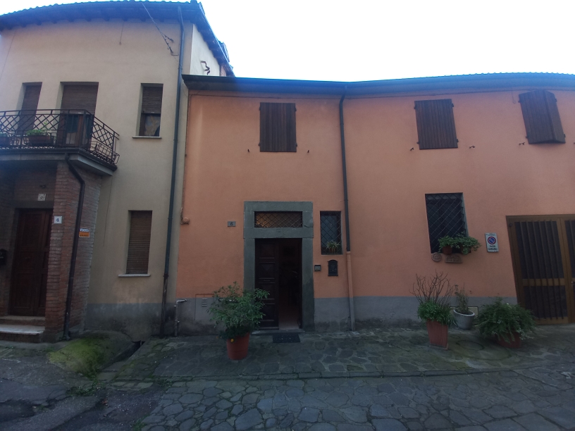 House in Castelnuovo di Garfagnana - view 1