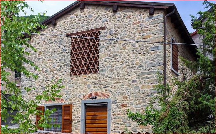 House in Cascine Sillano - view 1