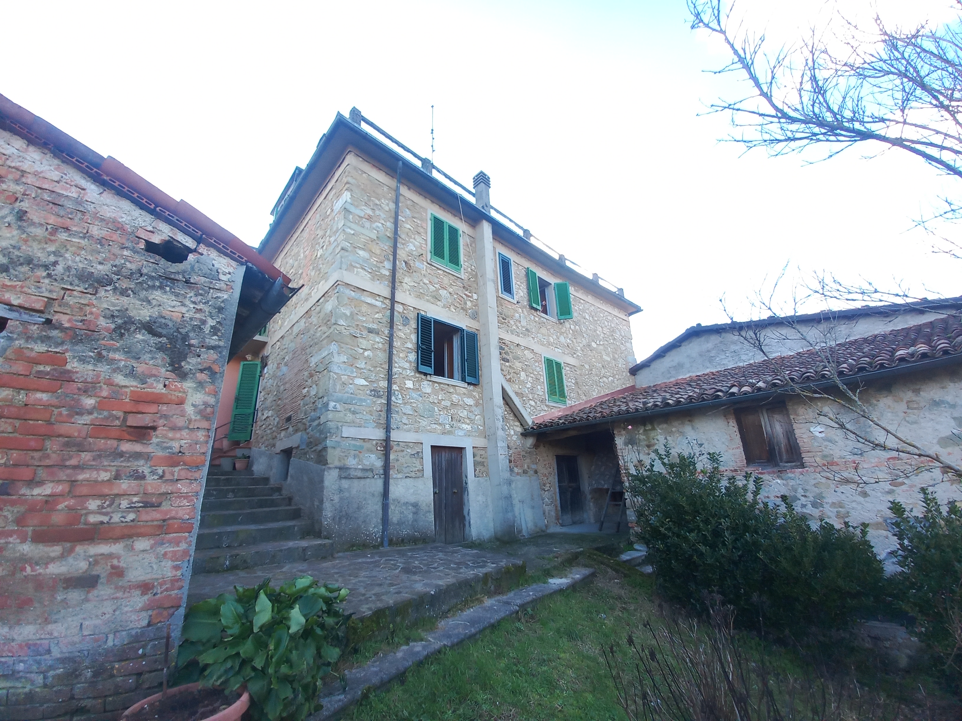 House in Molazzana - view 1