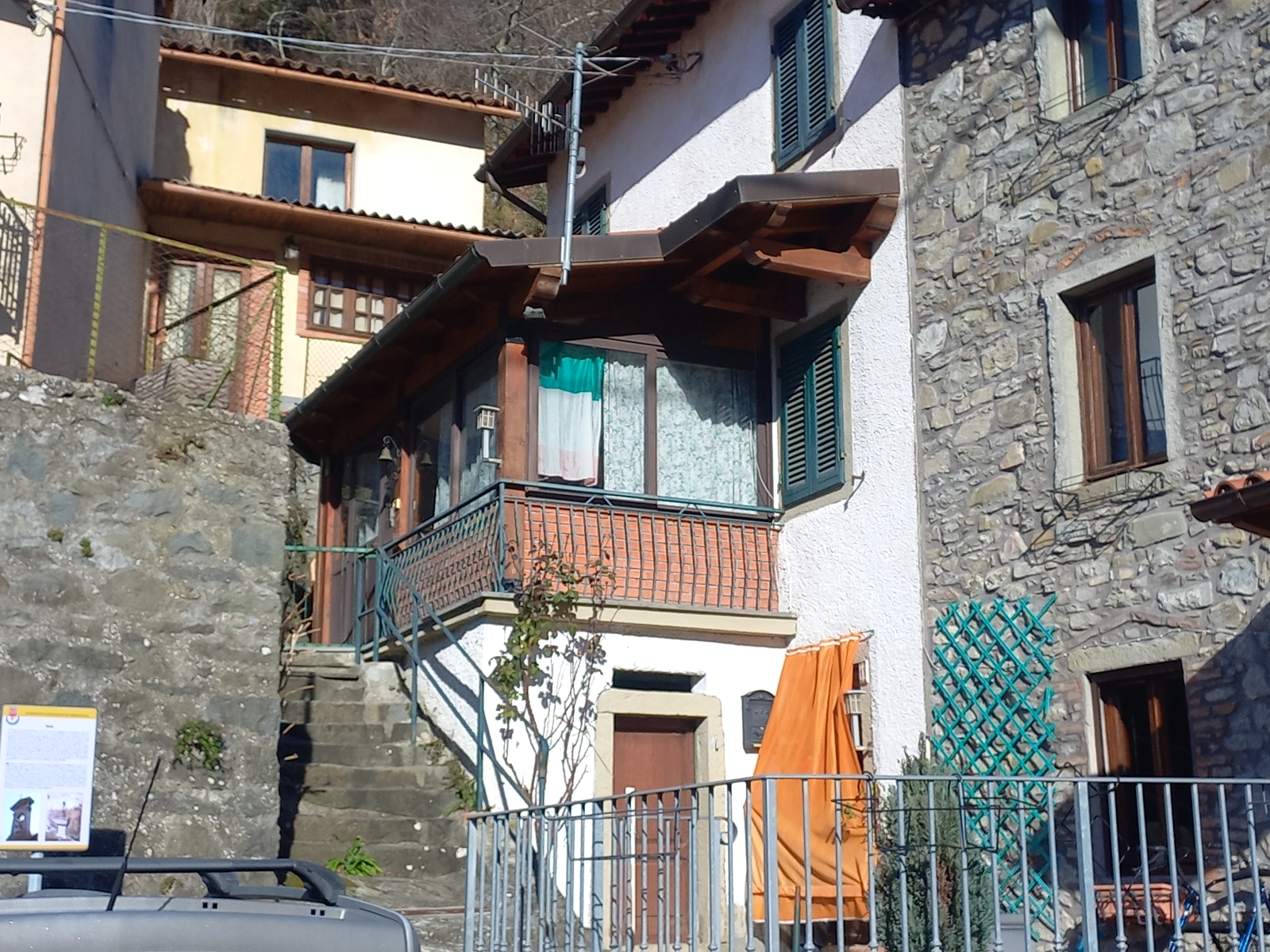 House in Castiglione di Garfagnana - view 1