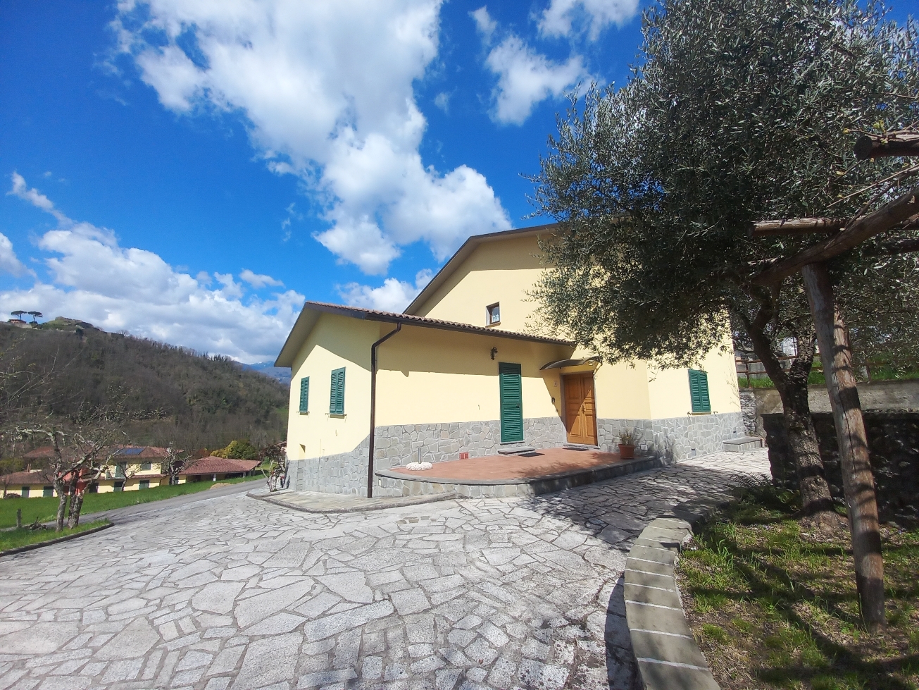 House in Castelnuovo di Garfagnana - view 1