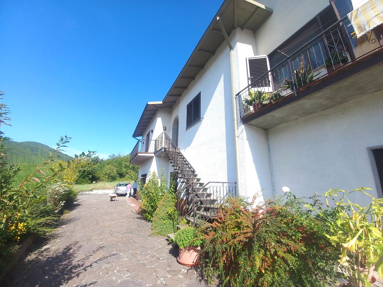 House in Piazza al Serchio - view 1