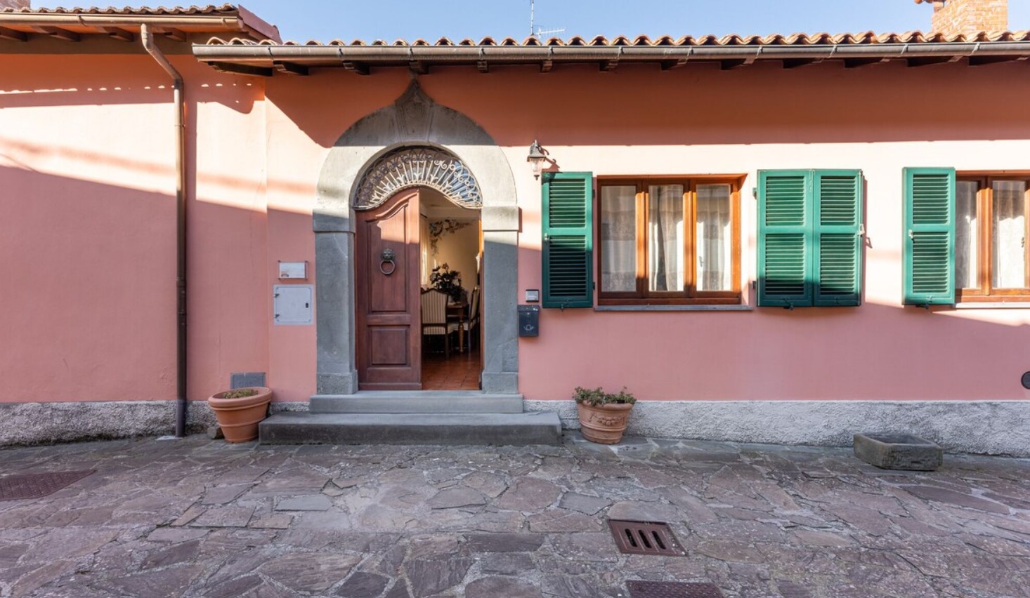 House in Molazzana - view 1