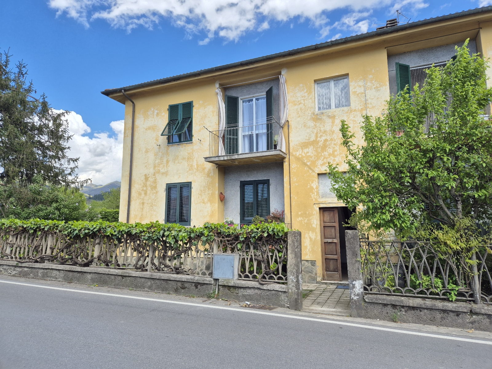House in Pieve Fosciana - view 1