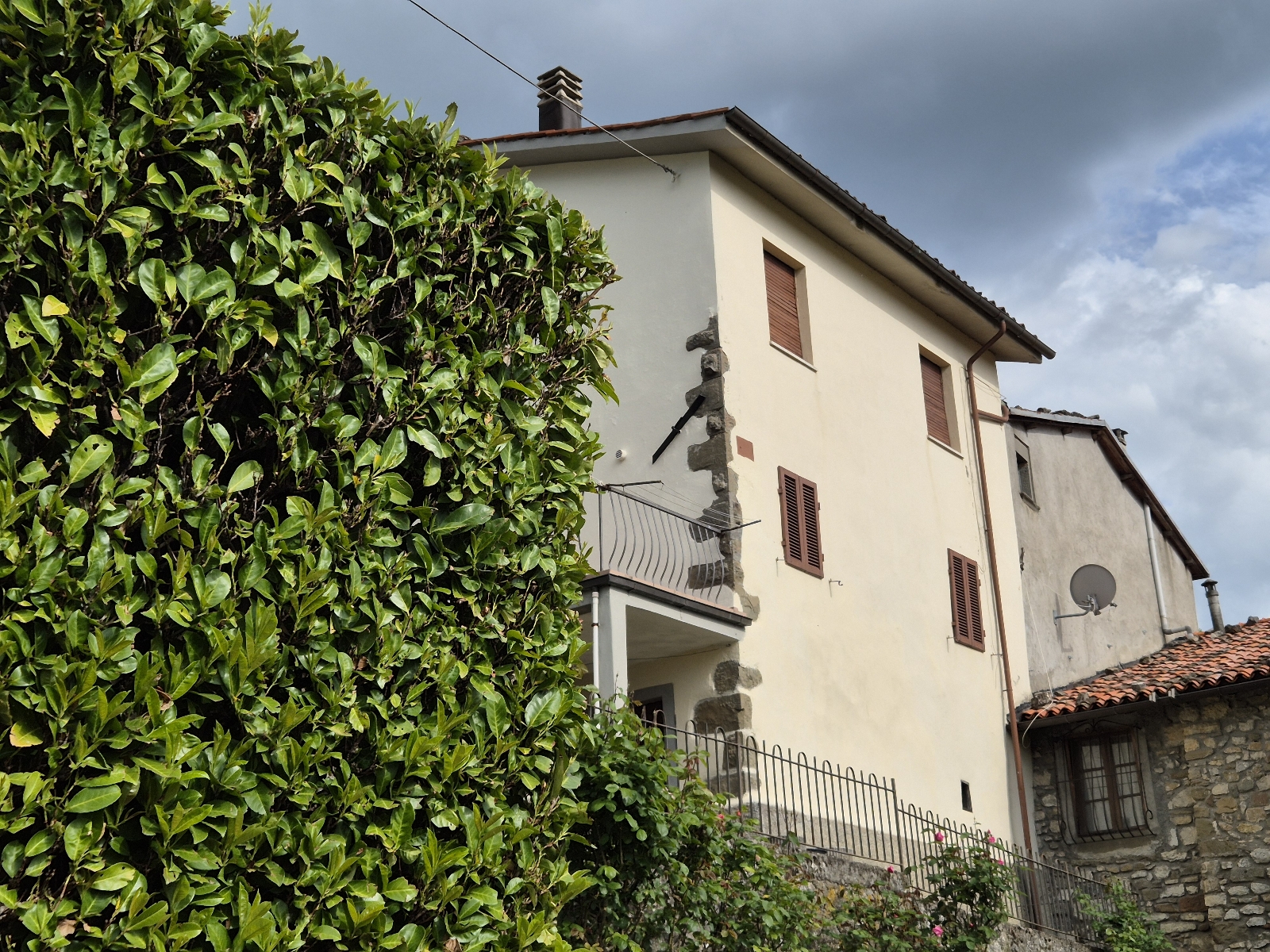 House in Fosciandora - view 1