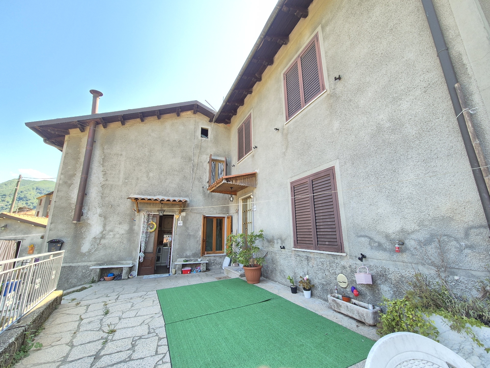 House in Minucciano - view 1