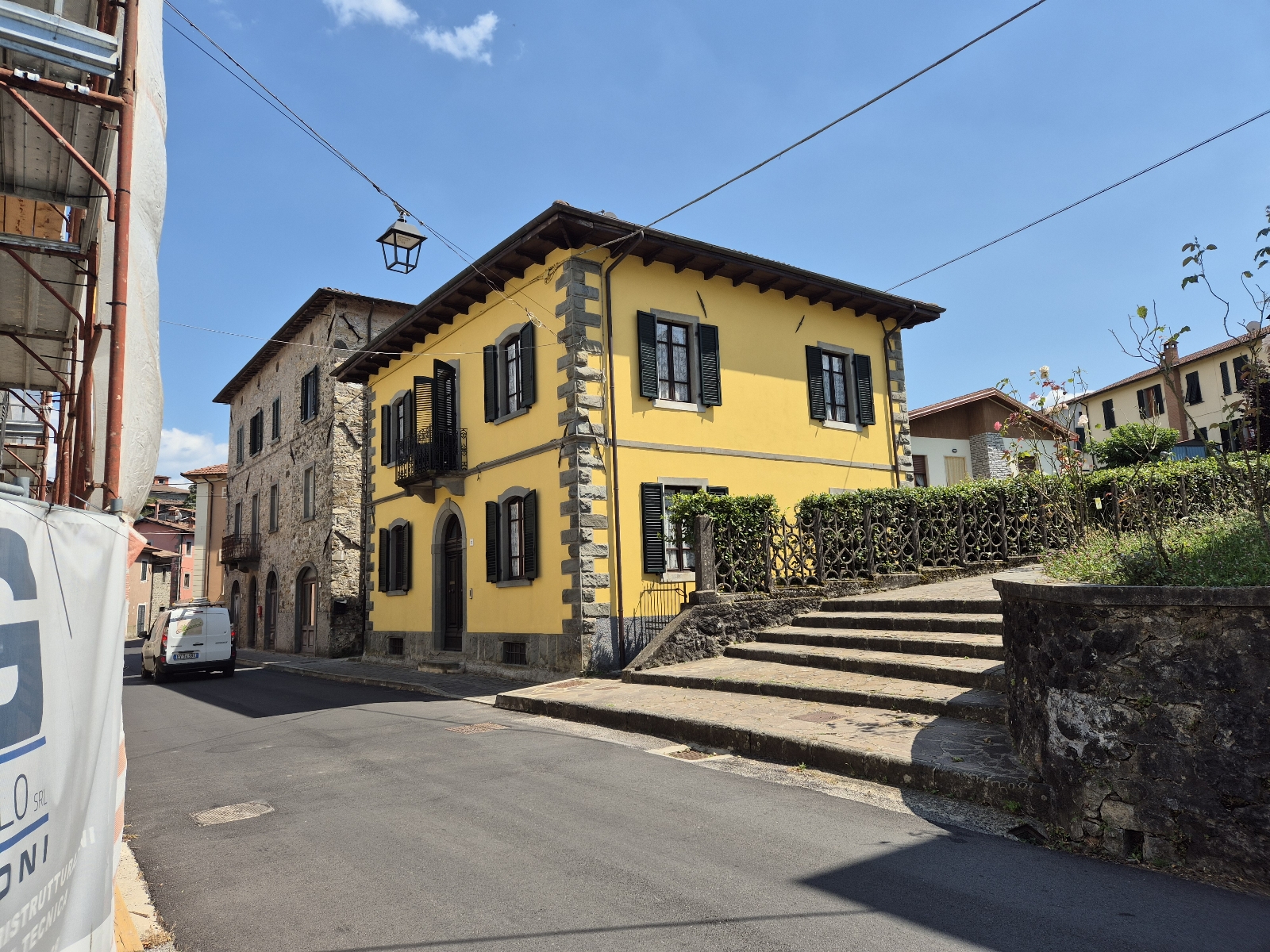 House in Camporgiano - view 1