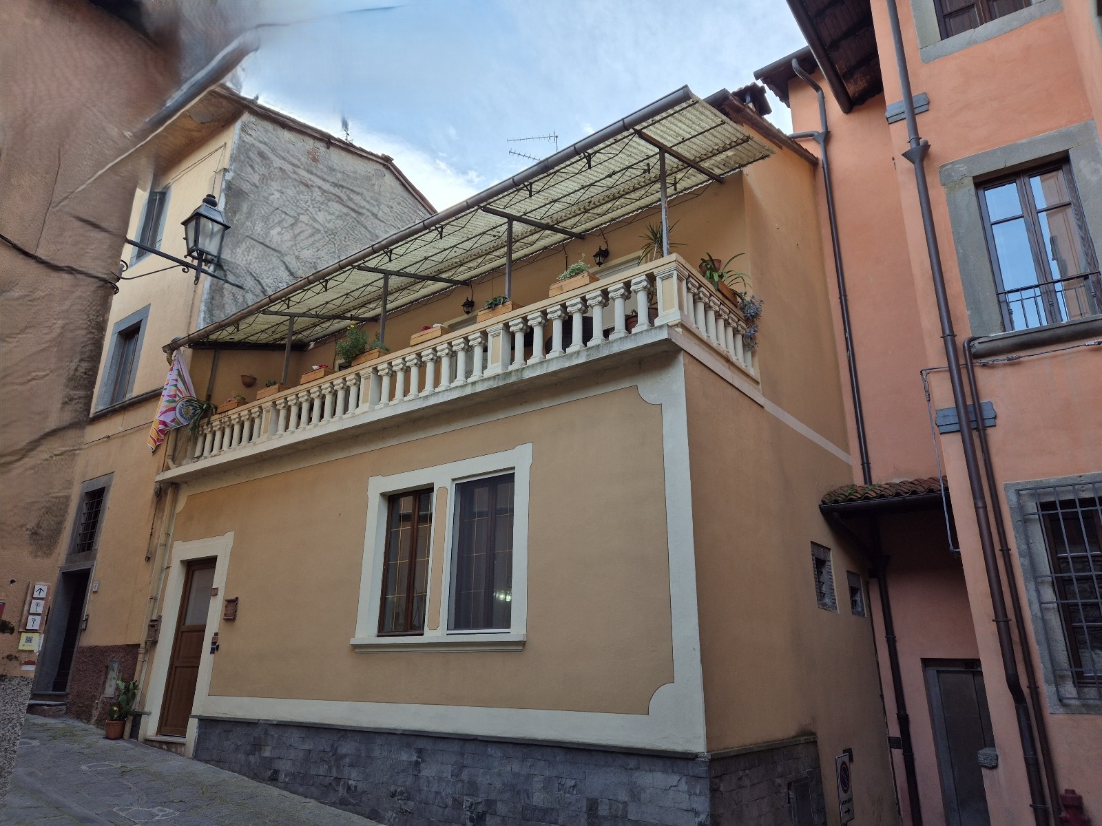 House in Gallicano - view 1