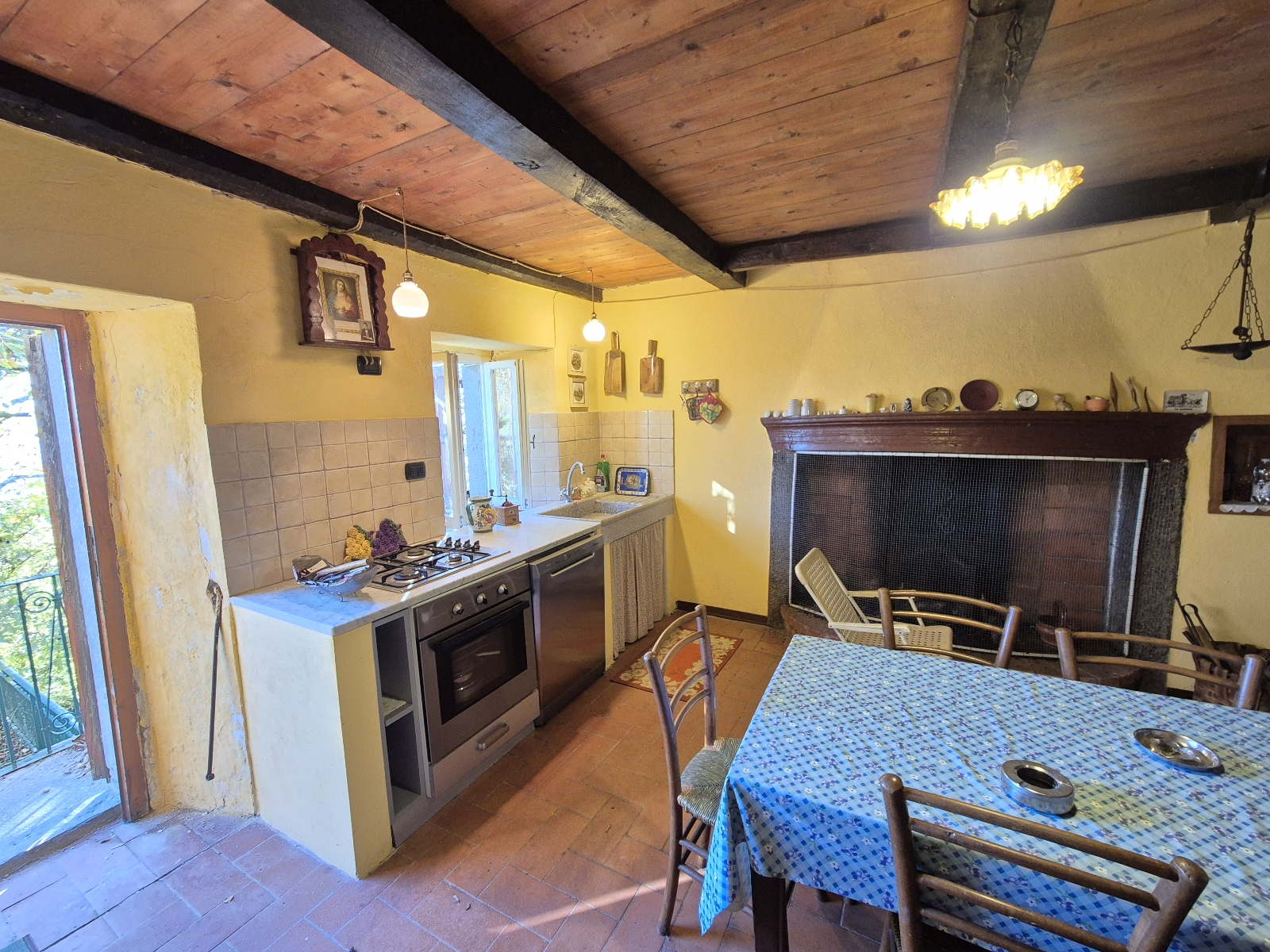House in Castiglione di Garfagnana - view 1