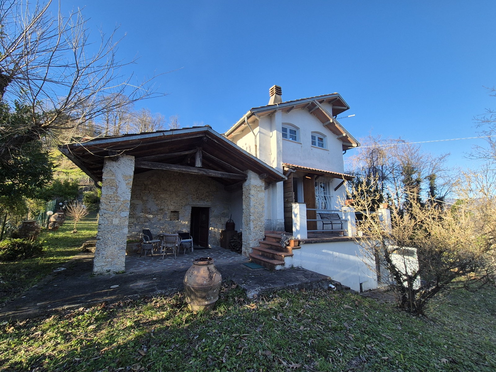 House in Molazzana - view 1