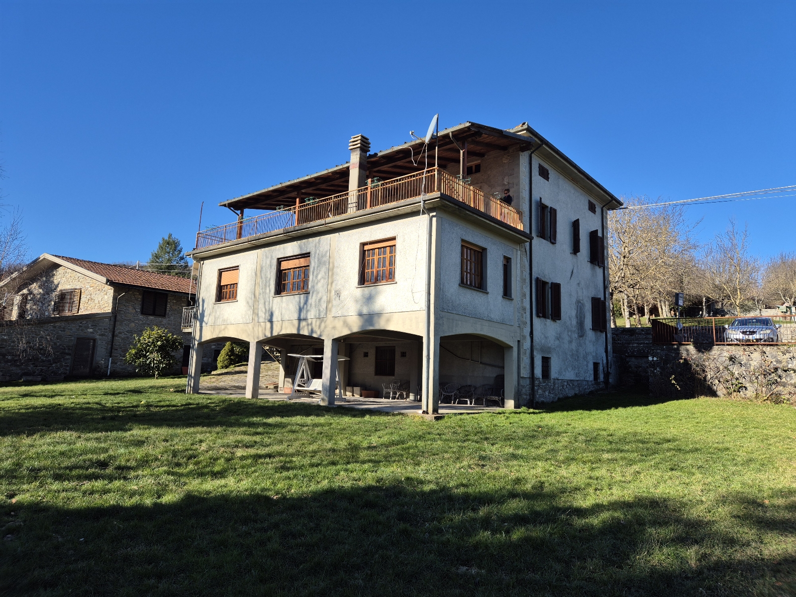 House in Piazza al Serchio - view 1