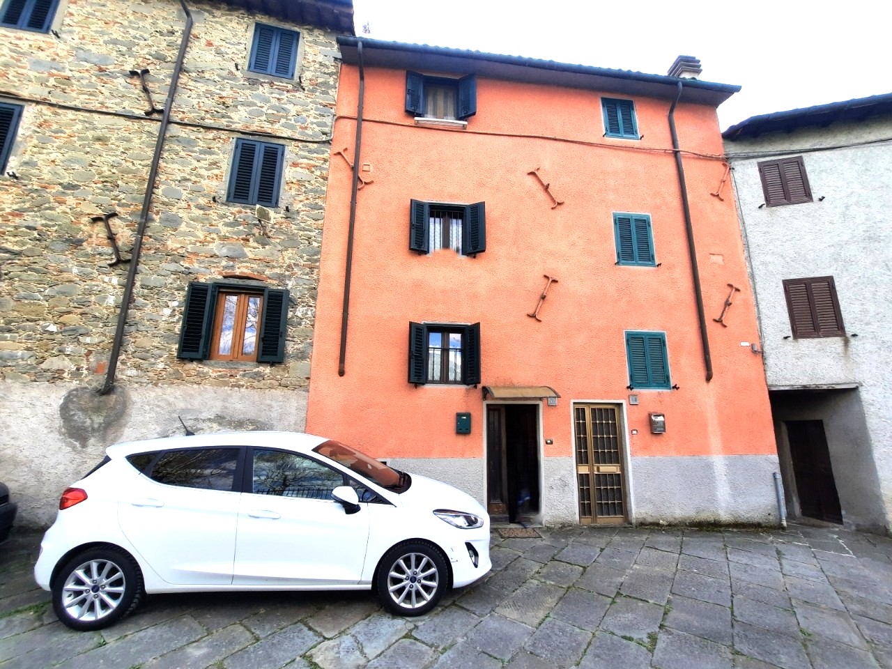 House in Pieve Fosciana - view 1