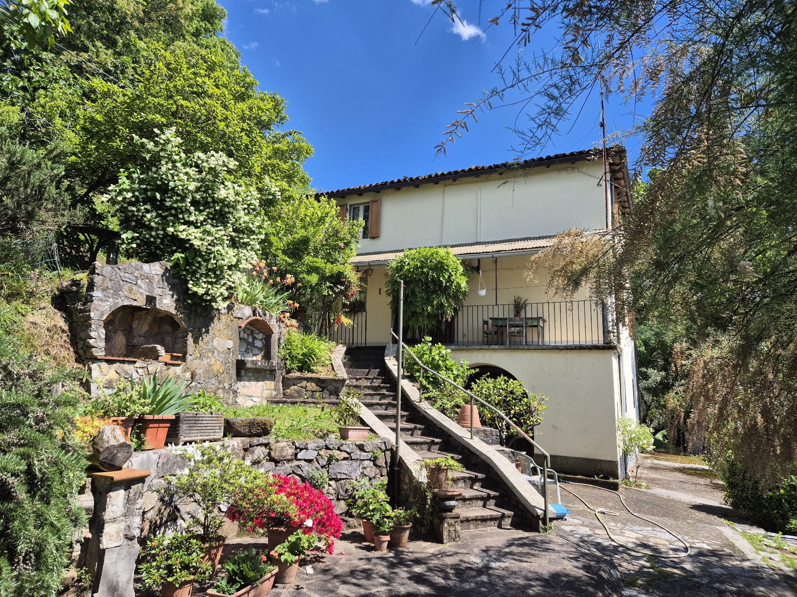 House in Fosciandora - view 1