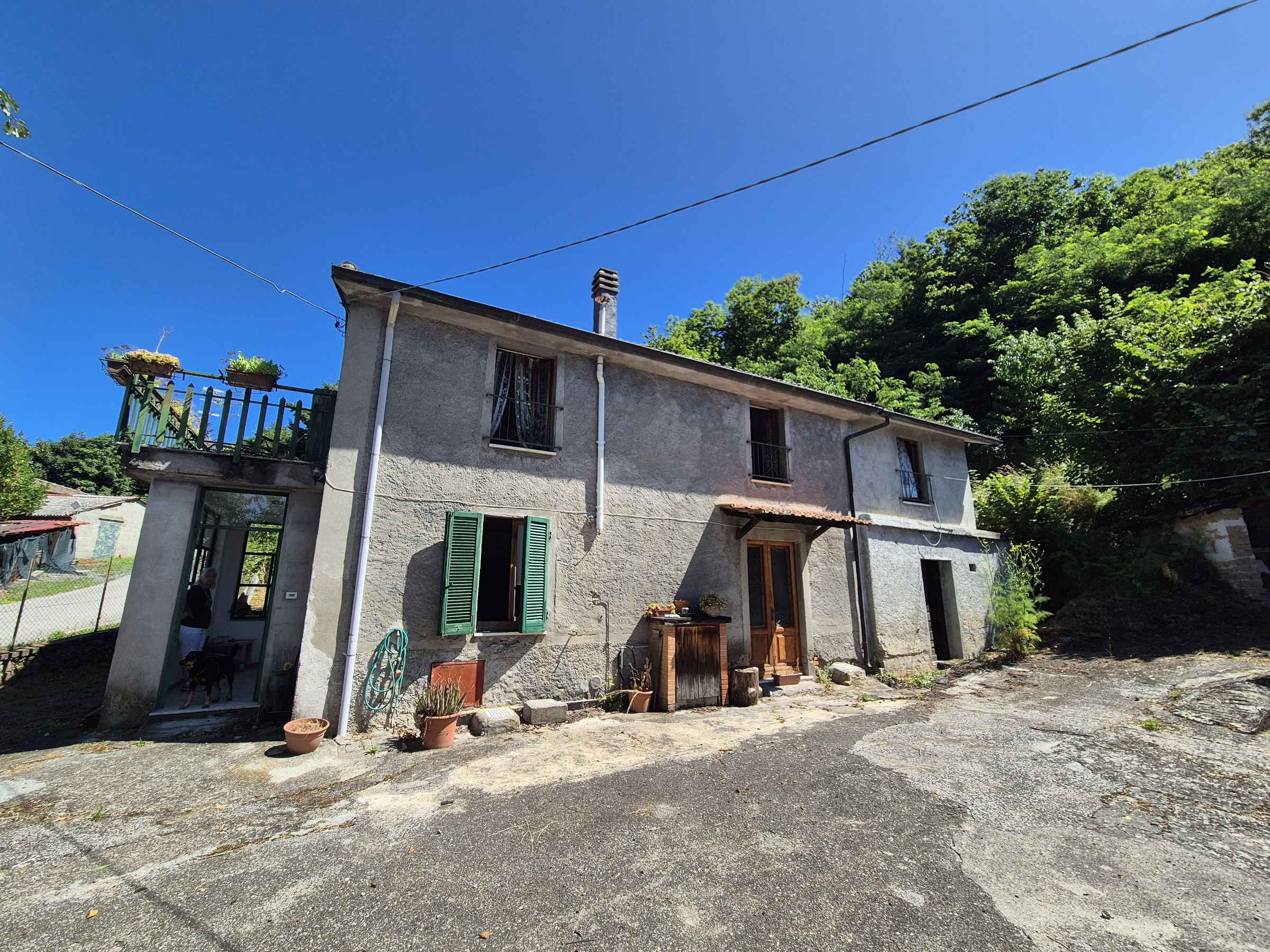House in Piazza al Serchio - view 1