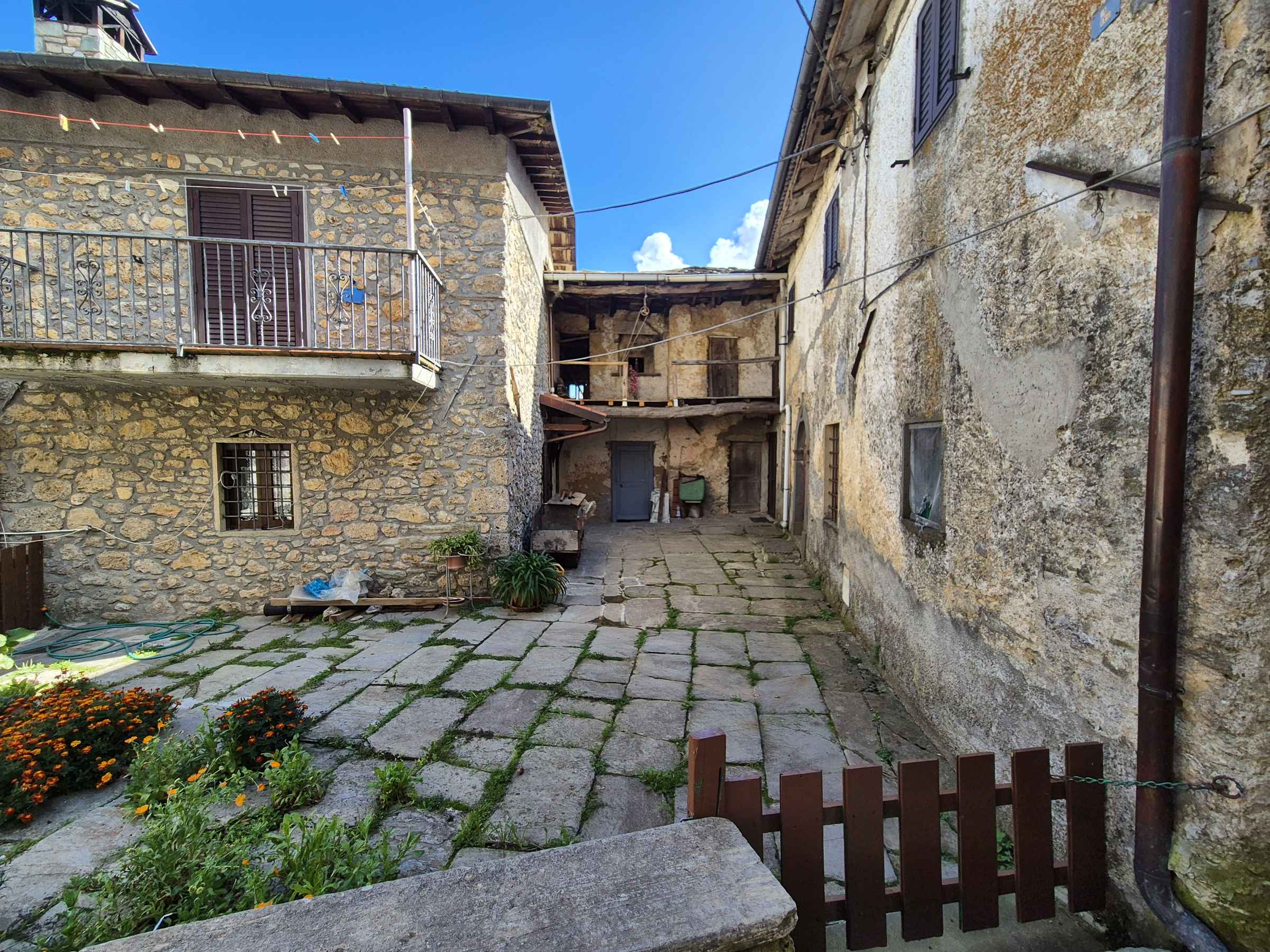 House in Careggine - view 1