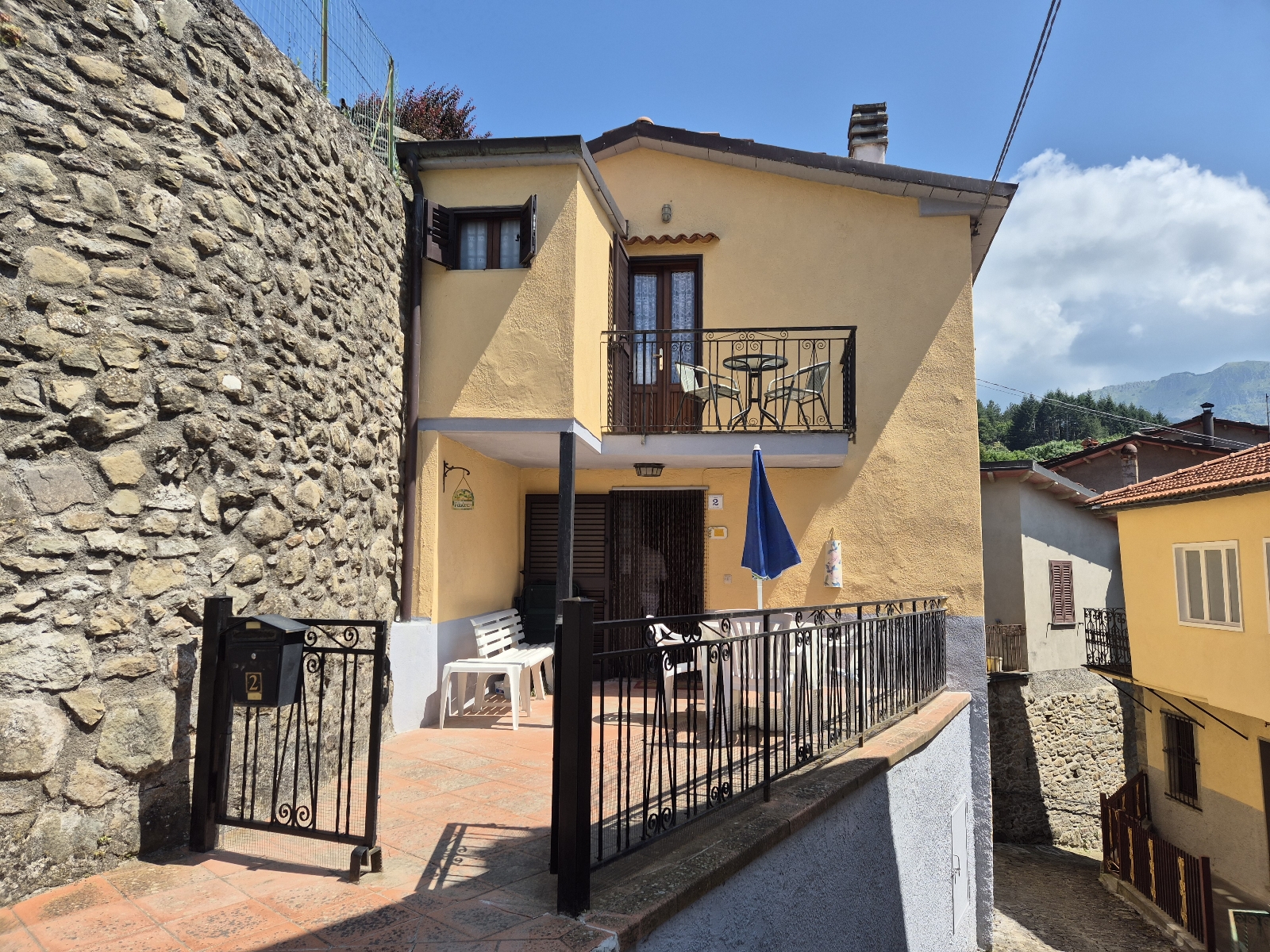 House in San Romano - view 1