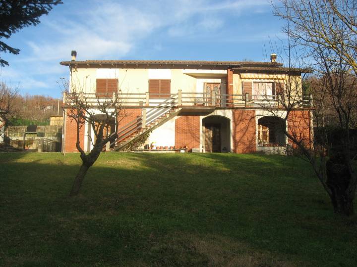 House in Piazza al Serchio - view 1