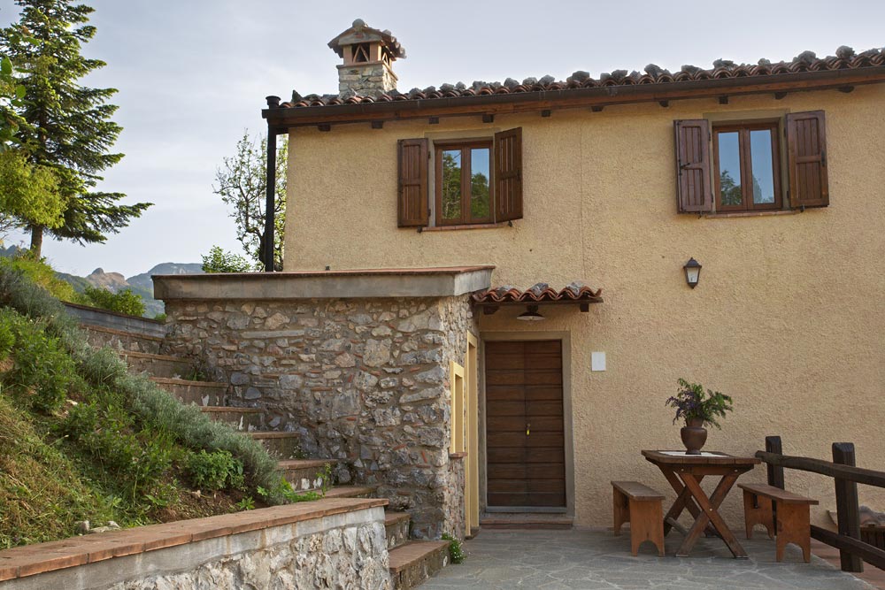 House in Molazzana - view 1