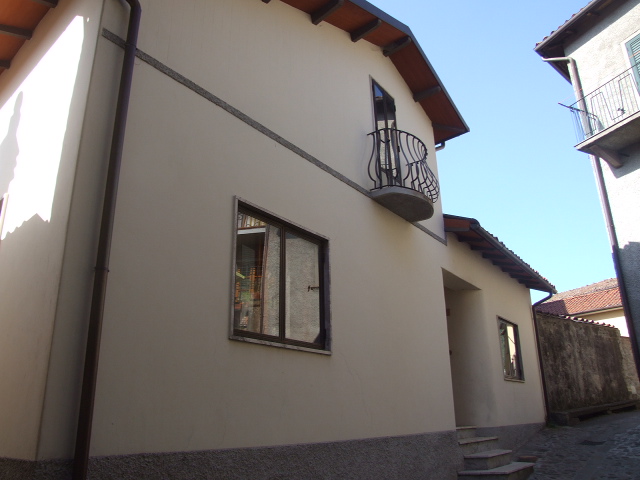 House in Castiglione di Garfagnana - view 1