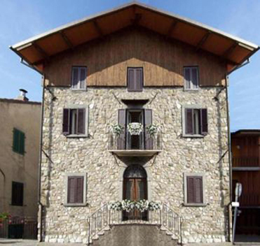 House in Careggine - view 1