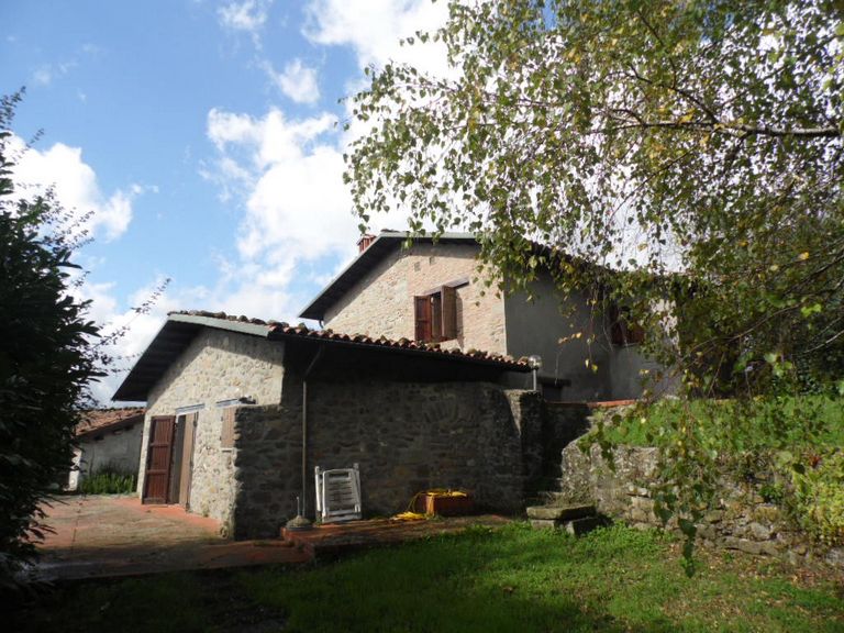 House in Villa Collemandina - view 1